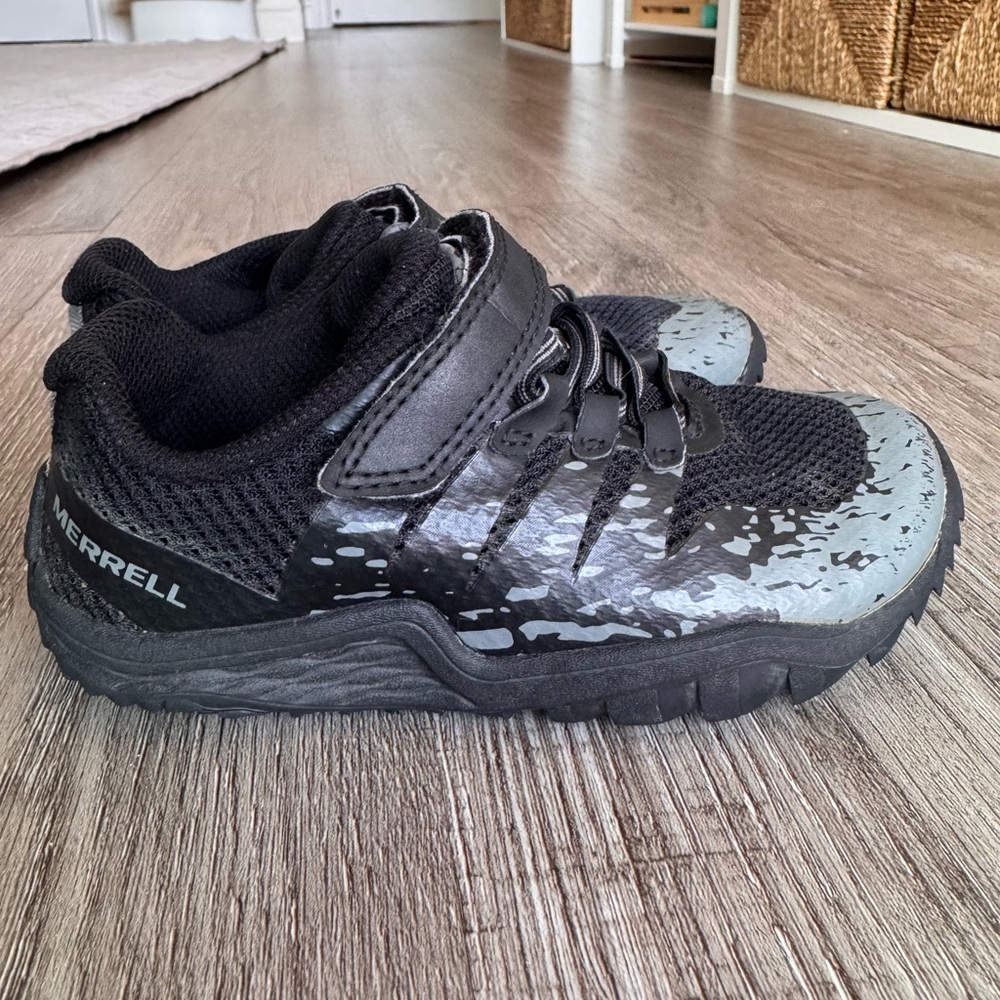 MERRELL Kids M-Trail Glove 5 A/C Velcro Closure Hiking Sneaker, Black